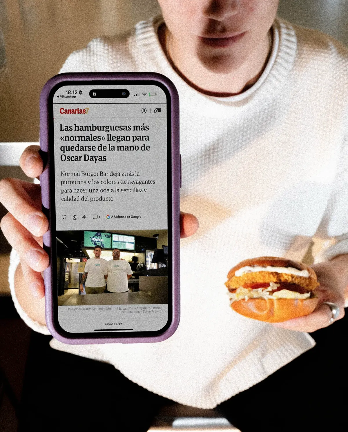 Salimos en el periódico y todavía no sabemos si posar serios o seguir manchándonos las manos de salsa 🍔📰

En @canarias7.es hablan de cómo en Normal Burger Bar venimos a demostrar que lo “normal” también puede ser brutal: buenas burgers, sin disfraces y con mucho sabor del que te obliga a cerrar los ojos en el primer bocado.

Gracias a quienes llenan la barra y repiten mesa. Esto también es vuestro.

👉 Échale un ojo al artículo completo en el link de nuestra story.

#NormalBurgerBar #Hamburguesas #Hamburguesería